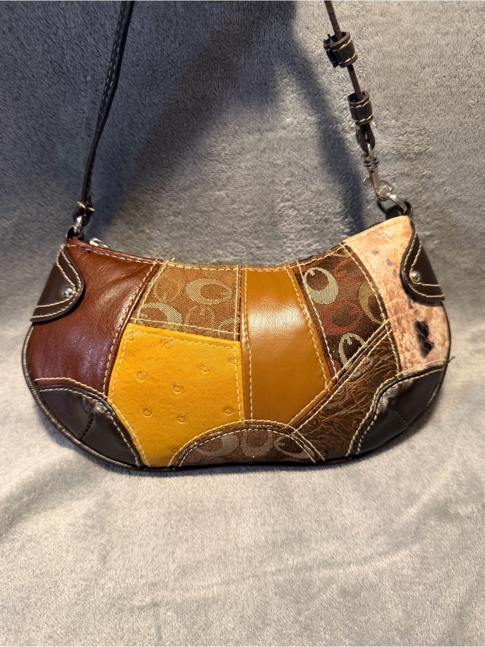 Y2K Guess Patchwork Signature Faux Leather Wristlet - Picture 3 of 6